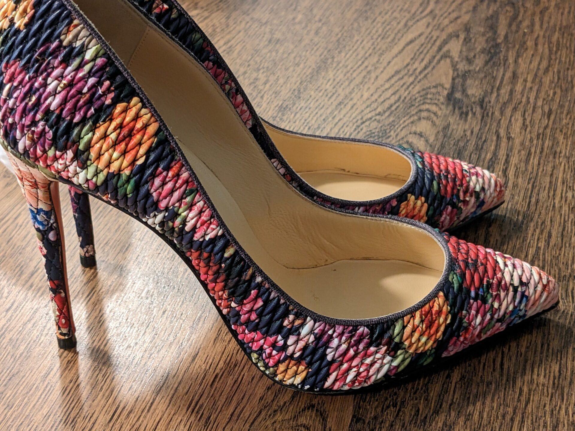 クリスチャンルブタン ハイヒール 買取入荷しました!