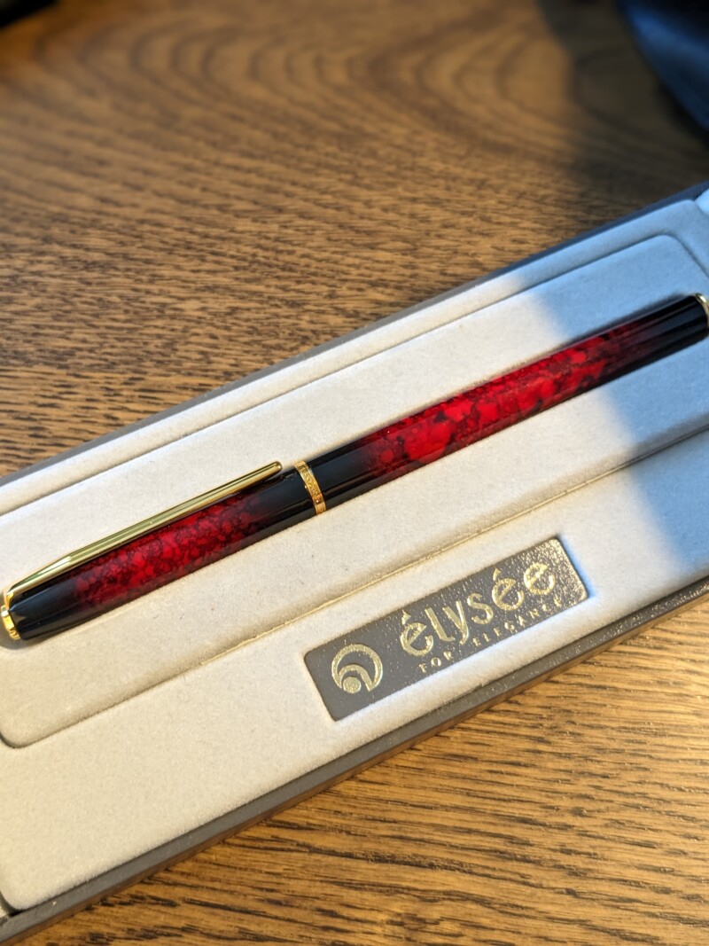 エリーゼの万年筆買取入荷しました!