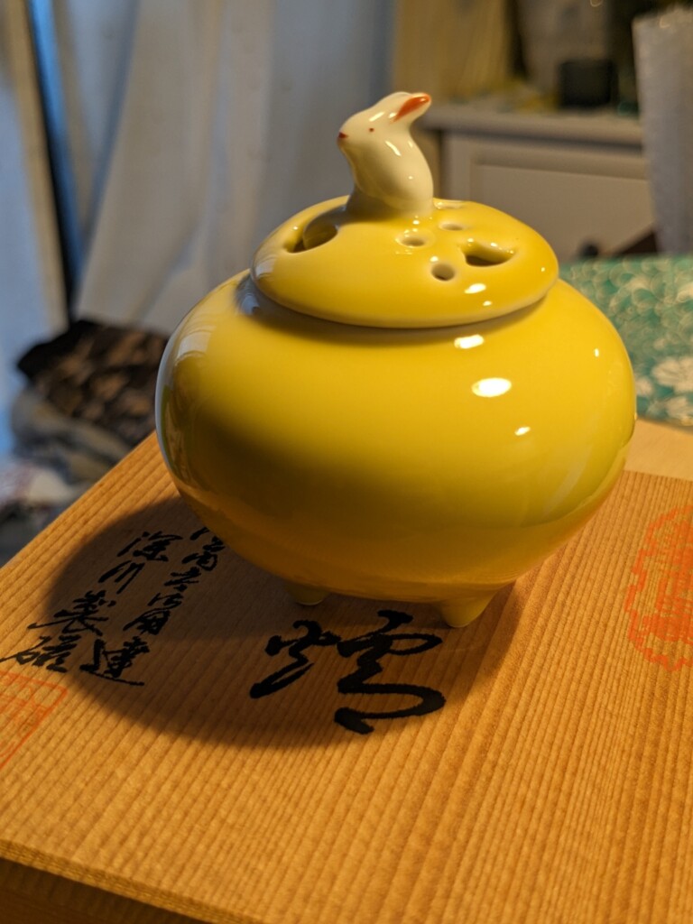 深川製磁から、かわいいウサギの香炉　買取入荷しました！