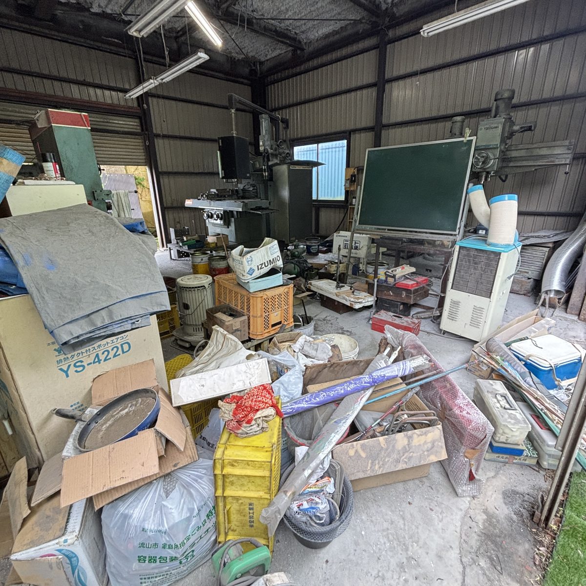 閉業した鉄工所の作業場