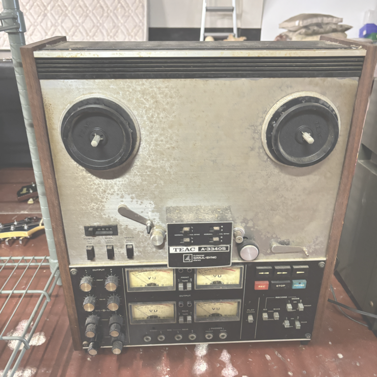 古いオープンリールデッキ（TEAC A-3340S）